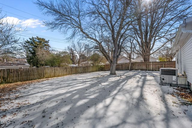 624 Delaware Avenue, Burlington, NC 27217