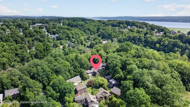 2 Cantines Island Lane, Saugerties, NY 12477