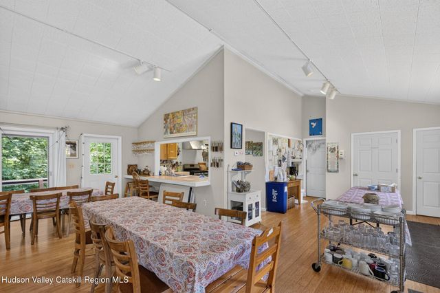 2 Cantines Island Lane, Saugerties, NY 12477