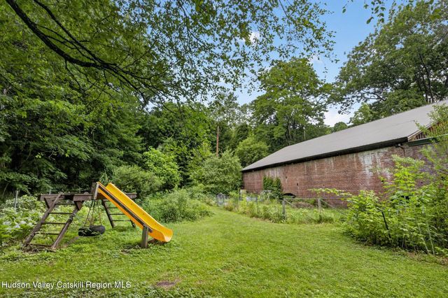 2 Cantines Island Lane, Saugerties, NY 12477