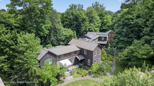 2 Cantines Island Lane, Saugerties, NY 12477