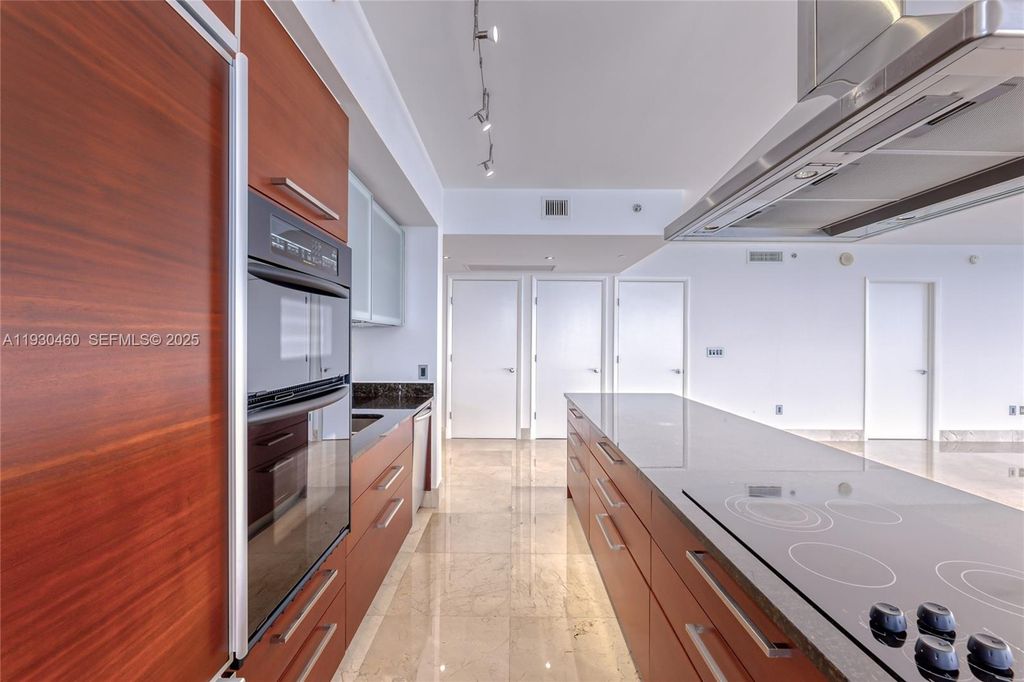 Image 12 of property listing at 1830 S OCEAN DR 4601, Hallandale Beach, FL 33009