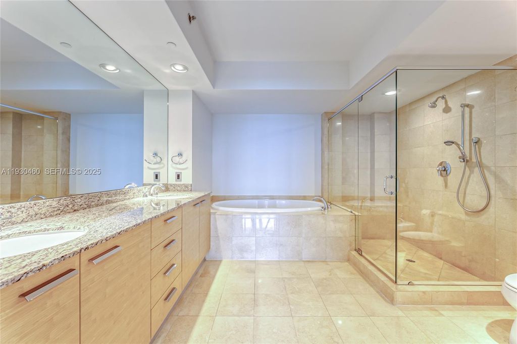 Image 18 of property listing at 1830 S OCEAN DR 4601, Hallandale Beach, FL 33009