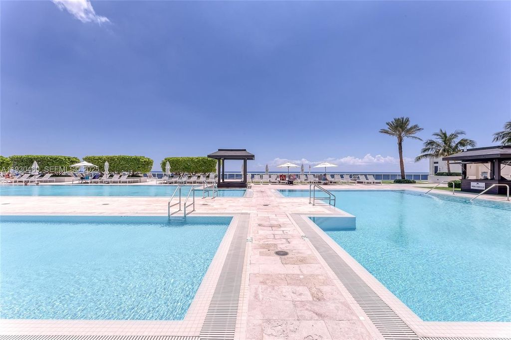 Image 2 of property listing at 1830 S OCEAN DR 4601, Hallandale Beach, FL 33009