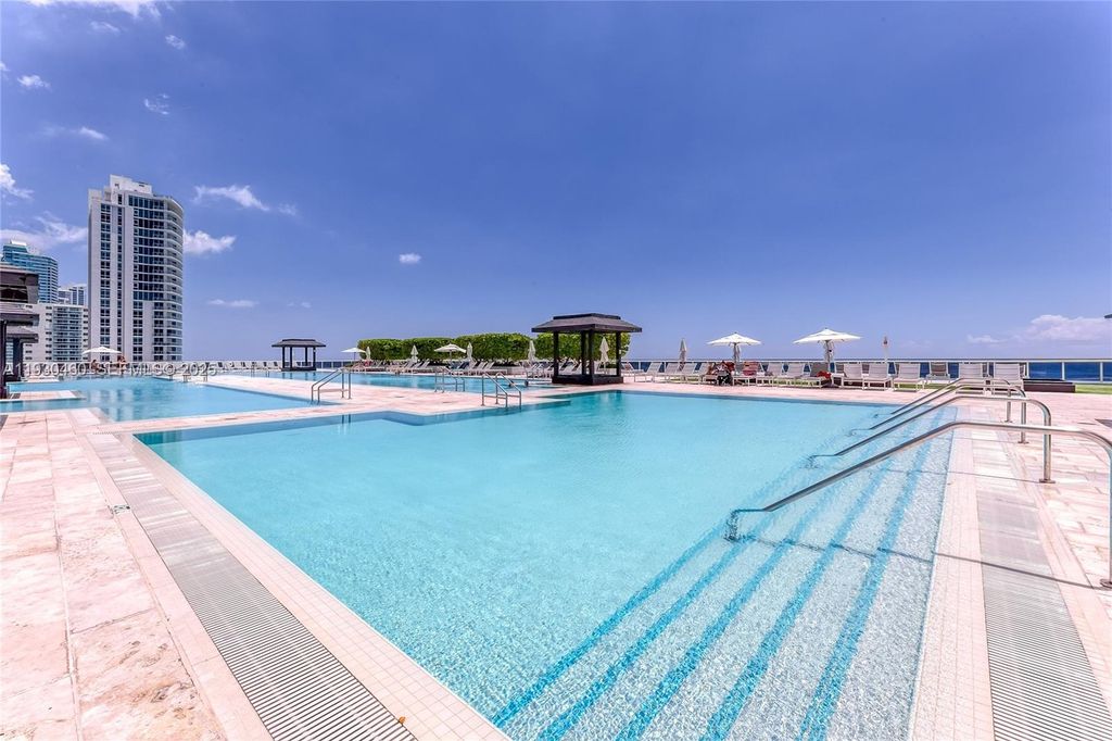 Image 4 of property listing at 1830 S OCEAN DR 4601, Hallandale Beach, FL 33009