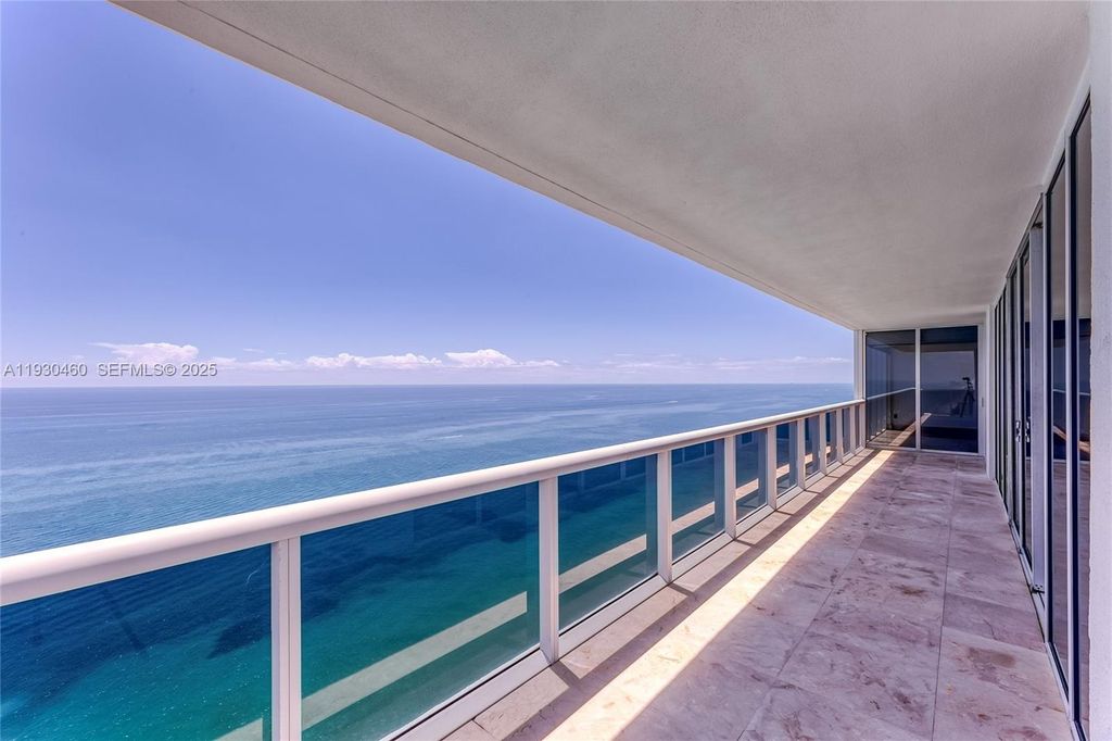 Image 7 of property listing at 1830 S OCEAN DR 4601, Hallandale Beach, FL 33009