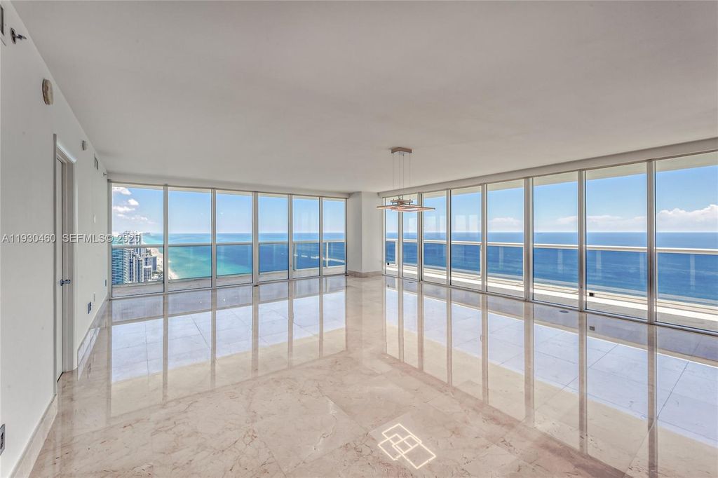 Image 8 of property listing at 1830 S OCEAN DR 4601, Hallandale Beach, FL 33009