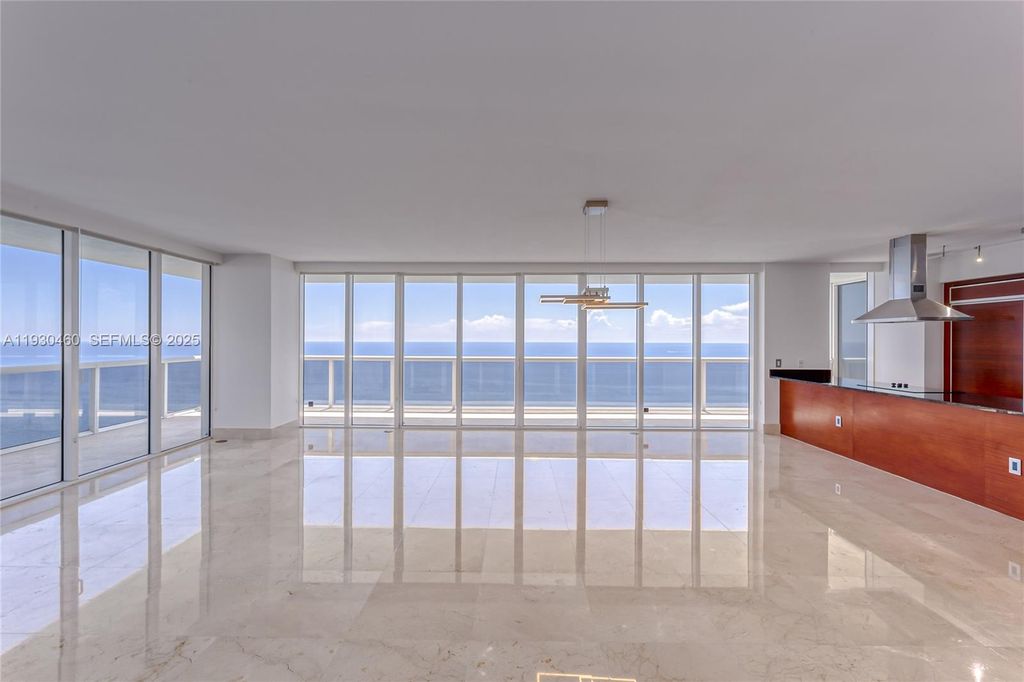 Image 9 of property listing at 1830 S OCEAN DR 4601, Hallandale Beach, FL 33009