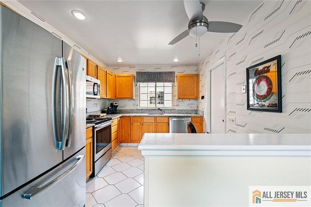 664 Azalea Plaza 664B, Monroe, NJ 08831