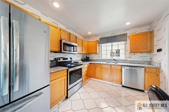 664 Azalea Plaza 664B, Monroe, NJ 08831