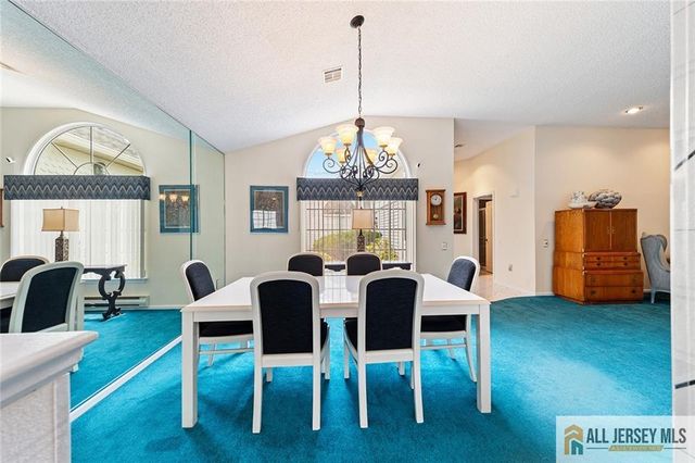 664 Azalea Plaza 664B, Monroe, NJ 08831