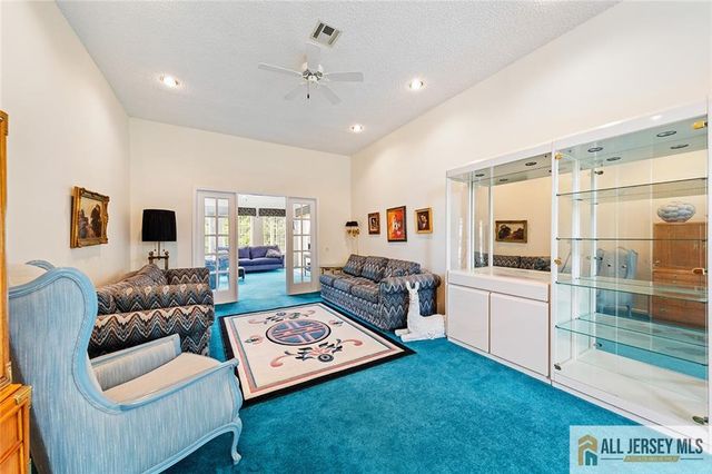 664 Azalea Plaza 664B, Monroe, NJ 08831