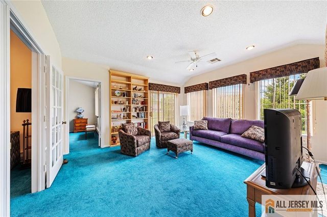664 Azalea Plaza 664B, Monroe, NJ 08831