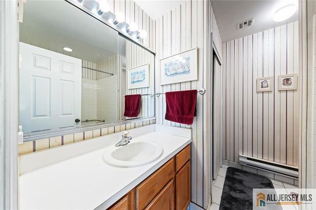 664 Azalea Plaza 664B, Monroe, NJ 08831