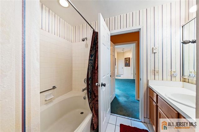 664 Azalea Plaza 664B, Monroe, NJ 08831