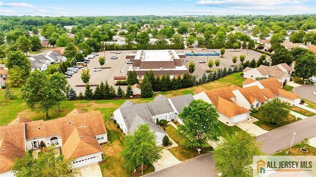 664 Azalea Plaza 664B, Monroe, NJ 08831