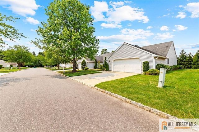 664 Azalea Plaza 664B, Monroe, NJ 08831