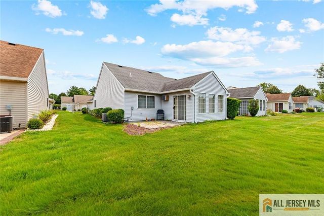 664 Azalea Plaza 664B, Monroe, NJ 08831