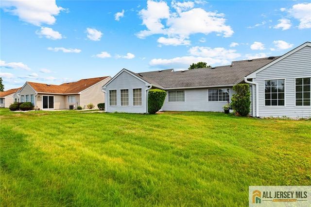 664 Azalea Plaza 664B, Monroe, NJ 08831