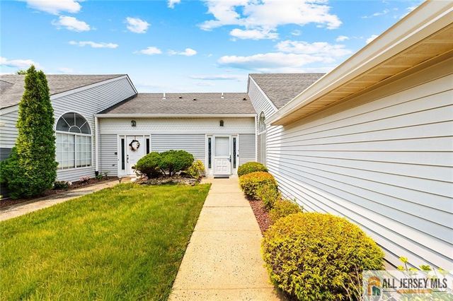664 Azalea Plaza 664B, Monroe, NJ 08831