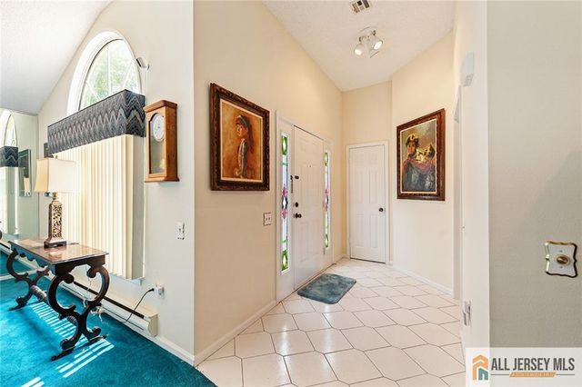 664 Azalea Plaza 664B, Monroe, NJ 08831