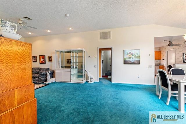 664 Azalea Plaza 664B, Monroe, NJ 08831