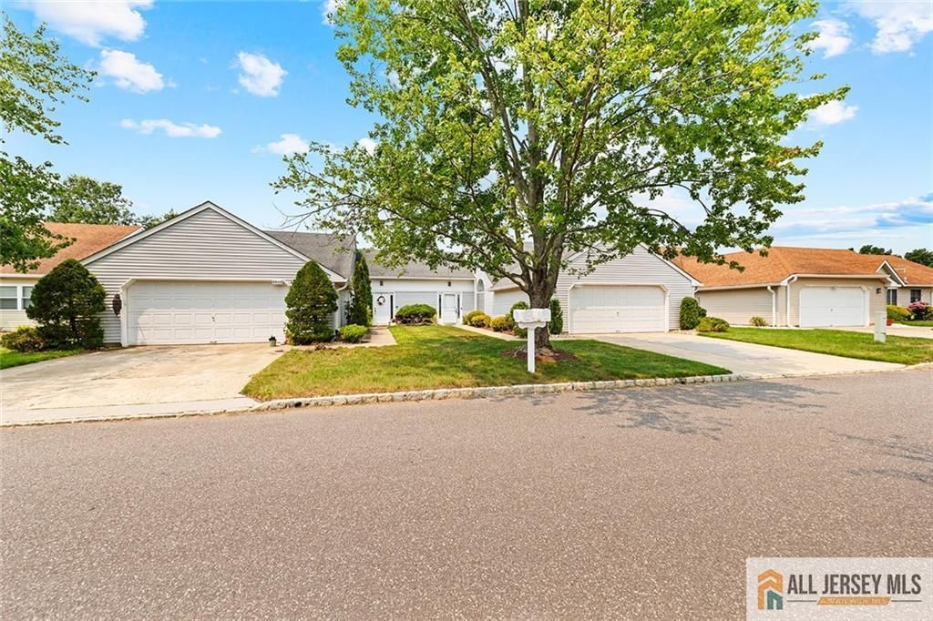 664 Azalea Plaza 664B, Monroe, NJ 08831