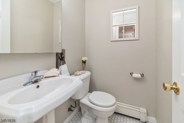 13 Maple Rd, Ringwood Boro, NJ 07456