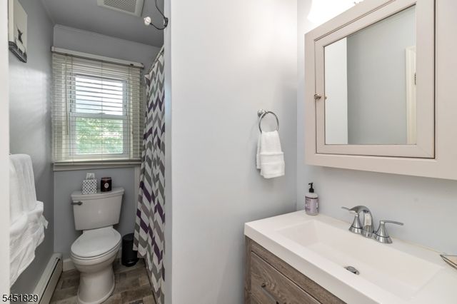 13 Maple Rd, Ringwood Boro, NJ 07456