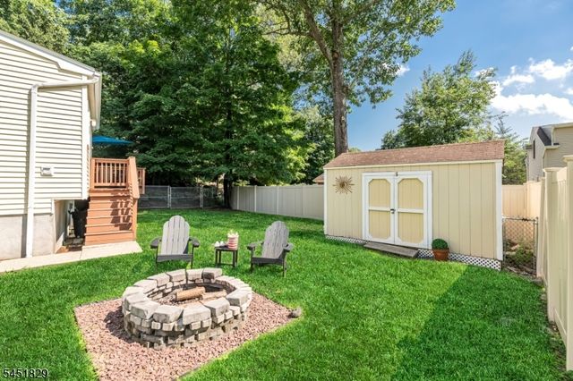 13 Maple Rd, Ringwood Boro, NJ 07456