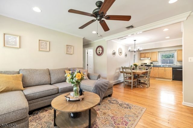 13 Maple Rd, Ringwood Boro, NJ 07456