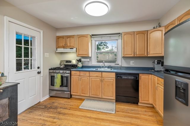 13 Maple Rd, Ringwood Boro, NJ 07456
