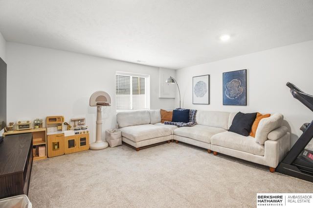 5804 N 183rd Street, Elkhorn, NE 68022