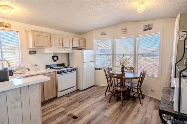 5384 W Brook Drive, Golden Valley, AZ 86413