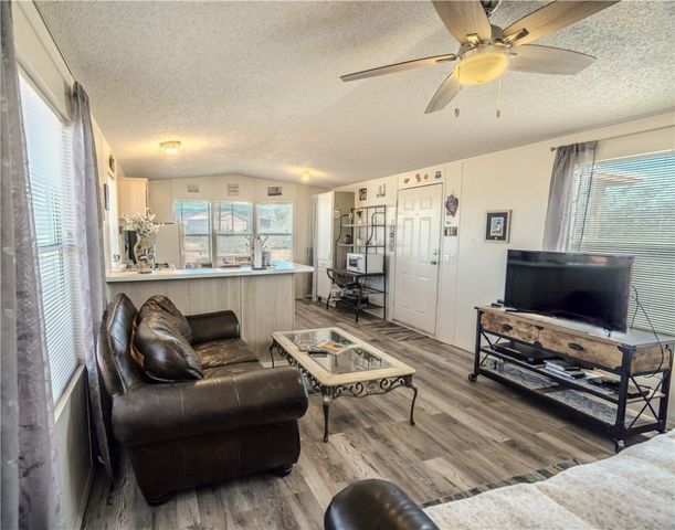 5384 W Brook Drive, Golden Valley, AZ 86413