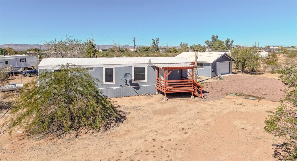 5384 W Brook Drive, Golden Valley, AZ 86413