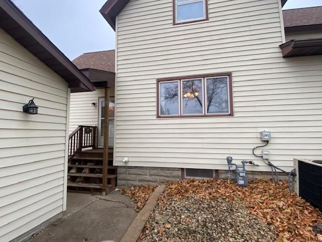 305 4th Street SW, Pine Island, MN 55963