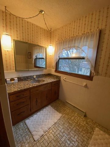 305 4th Street SW, Pine Island, MN 55963