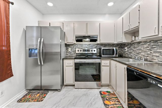 7904 SW 8th Street, North Lauderdale, FL 33068