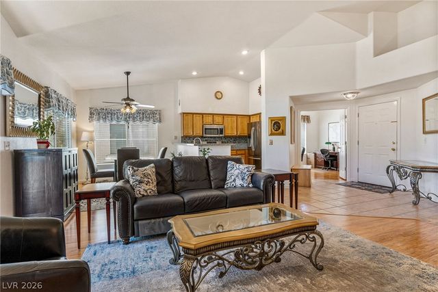 4920 Black Bear Road 204, Las Vegas, NV 89149