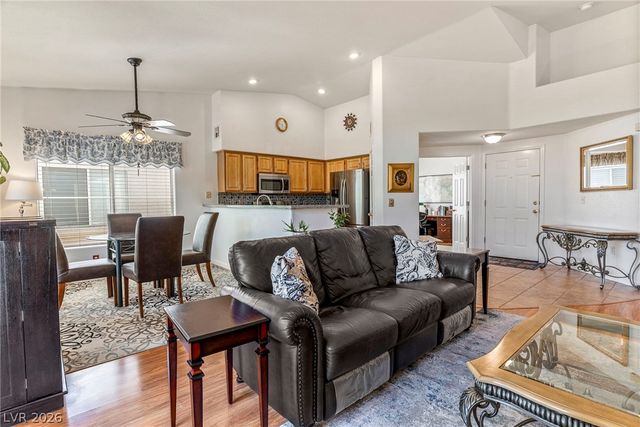 4920 Black Bear Road 204, Las Vegas, NV 89149