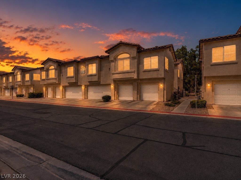 4920 Black Bear Road 204, Las Vegas, NV 89149