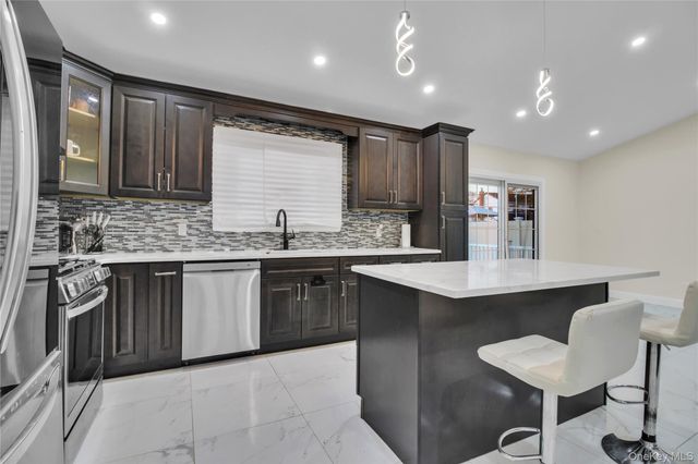 858 Prescott Street, Valley Stream, NY 11580