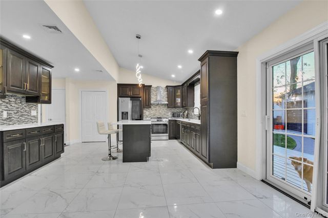 858 Prescott Street, Valley Stream, NY 11580