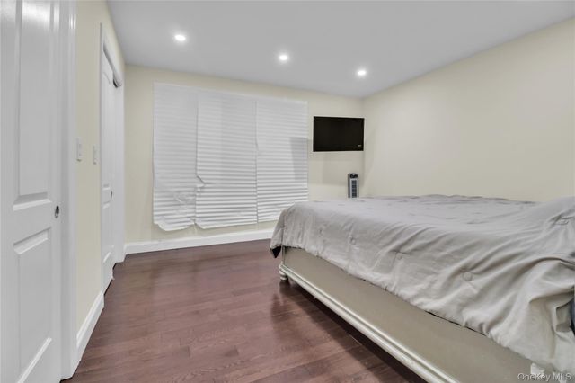 858 Prescott Street, Valley Stream, NY 11580