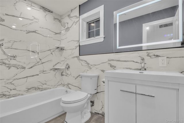 858 Prescott Street, Valley Stream, NY 11580