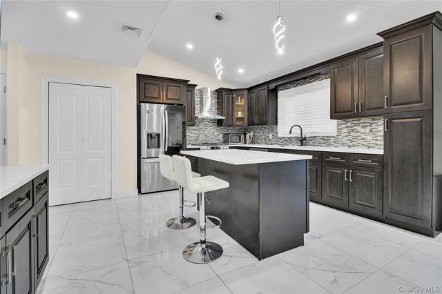 858 Prescott Street, Valley Stream, NY 11580