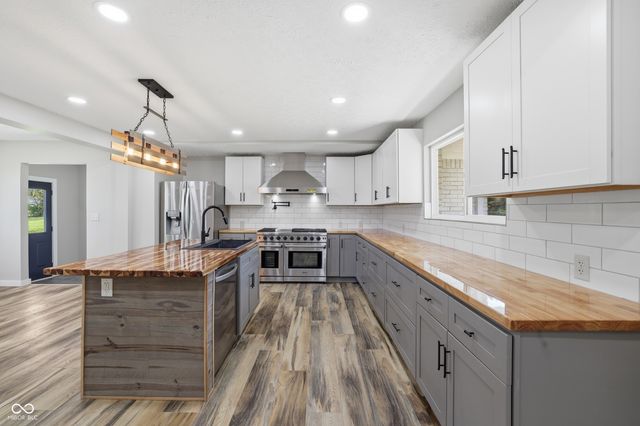 12216 N Magnetic Acres Street, Mooresville, IN 46158