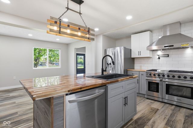 12216 N Magnetic Acres Street, Mooresville, IN 46158