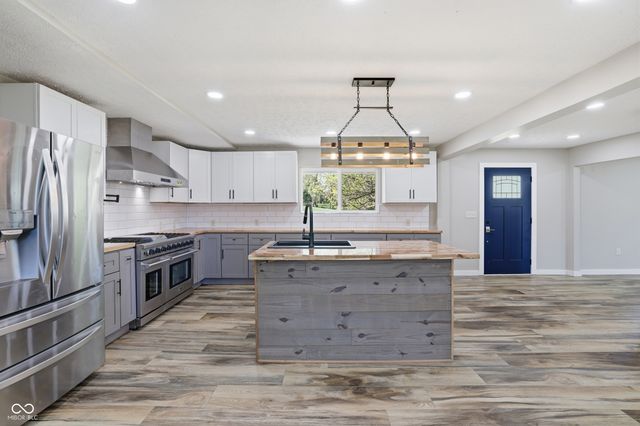 12216 N Magnetic Acres Street, Mooresville, IN 46158
